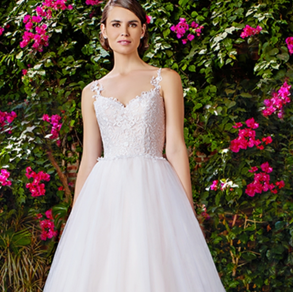 Lace & Tulle Wedding Ballgown